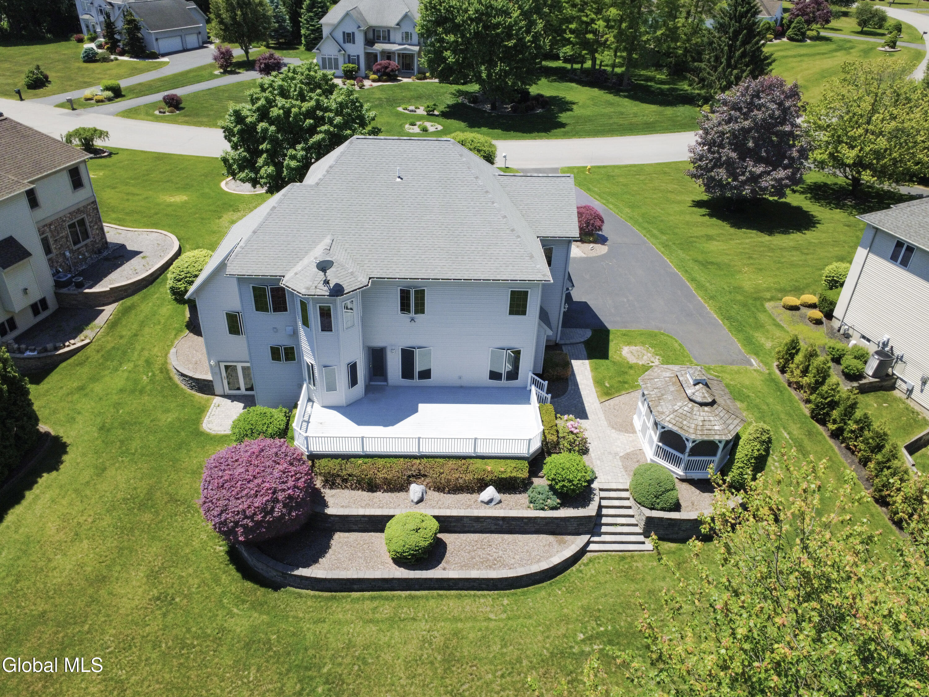13 Devonshire Way Halfmoon NY 12065