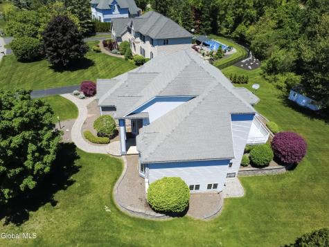 13 Devonshire Way Halfmoon NY 12065