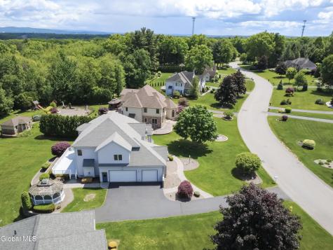 13 Devonshire Way Halfmoon NY 12065