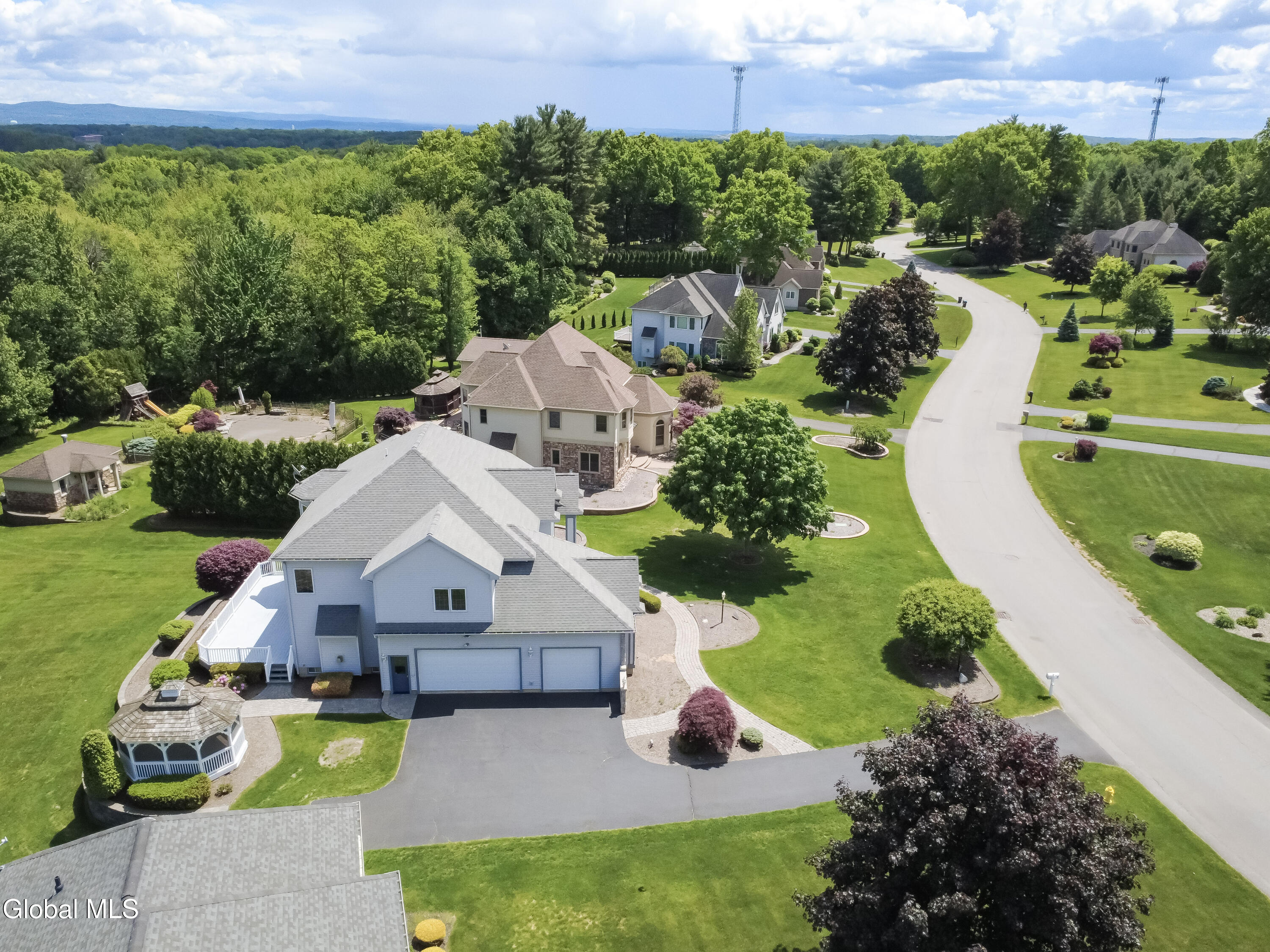 13 Devonshire Way Halfmoon NY 12065