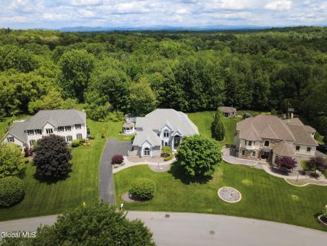 13 Devonshire Way Halfmoon NY 12065