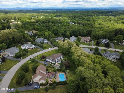 13 Devonshire Way Halfmoon NY 12065