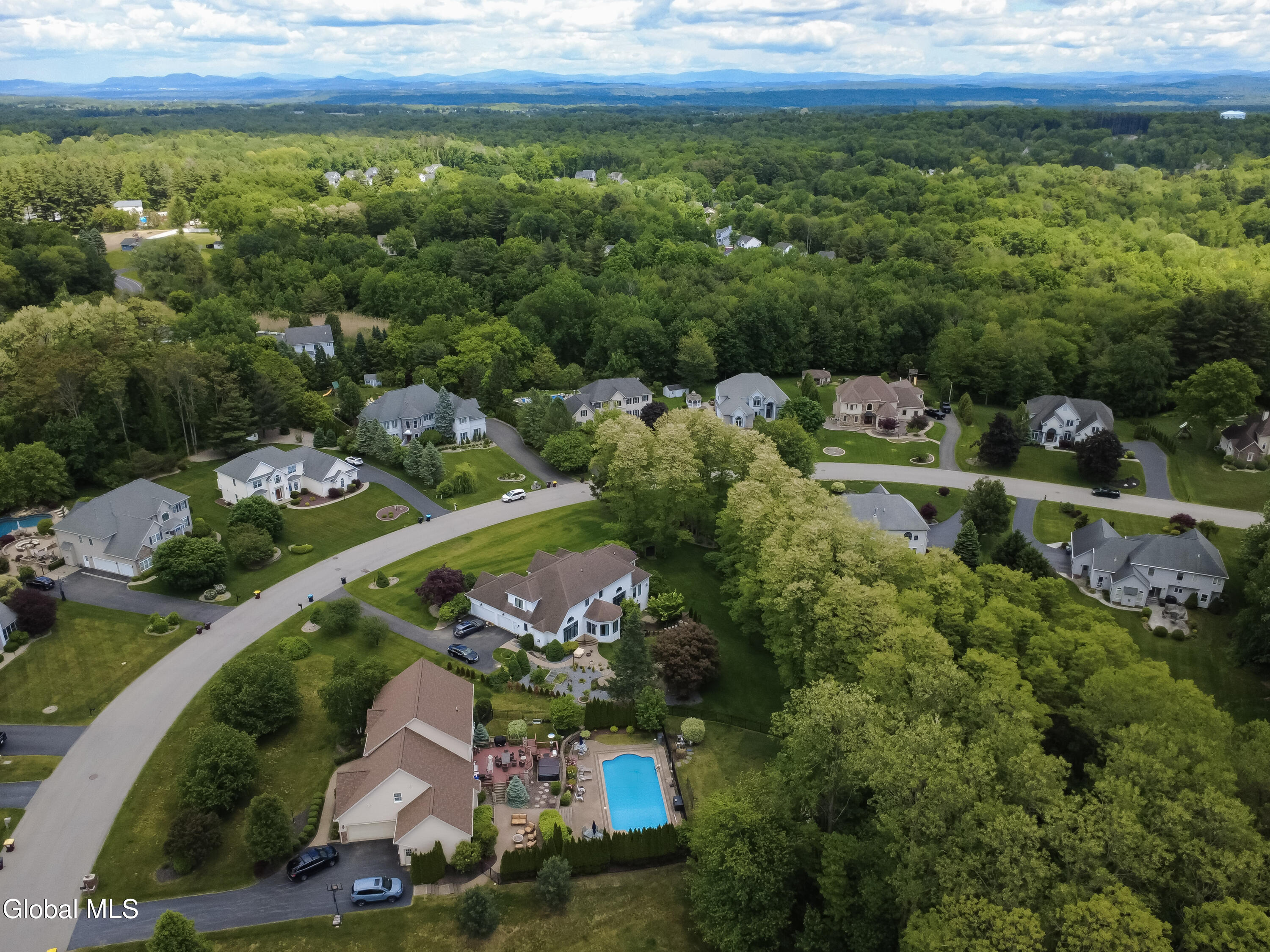 13 Devonshire Way Halfmoon NY 12065