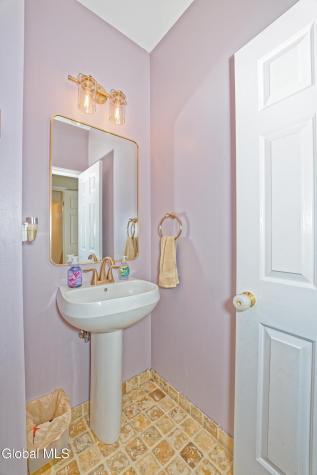 8 Jordan Lane Glenville NY 12302