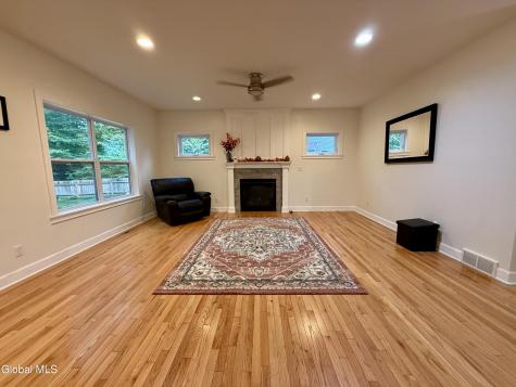 10 Ushu Court Gansevoort NY 12831