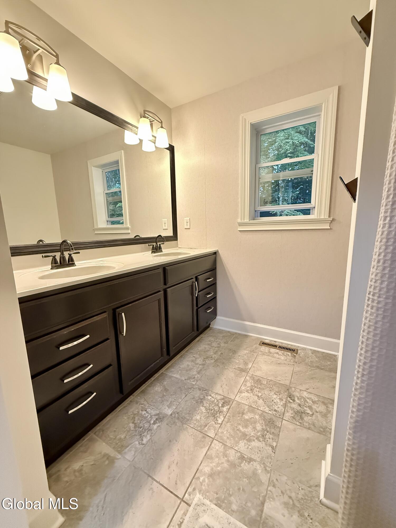 10 Ushu Court Gansevoort NY 12831