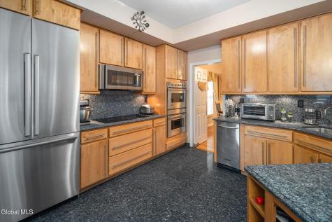 302 Quidor Court Slingerlands NY 12159