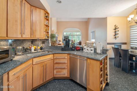 302 Quidor Court Slingerlands NY 12159