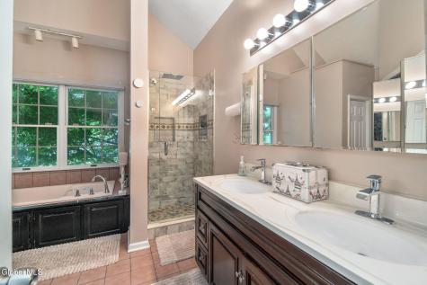 302 Quidor Court Slingerlands NY 12159