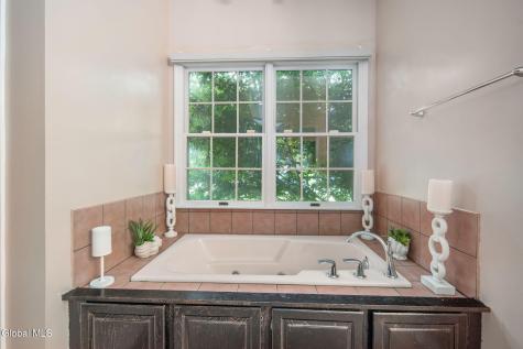 302 Quidor Court Slingerlands NY 12159