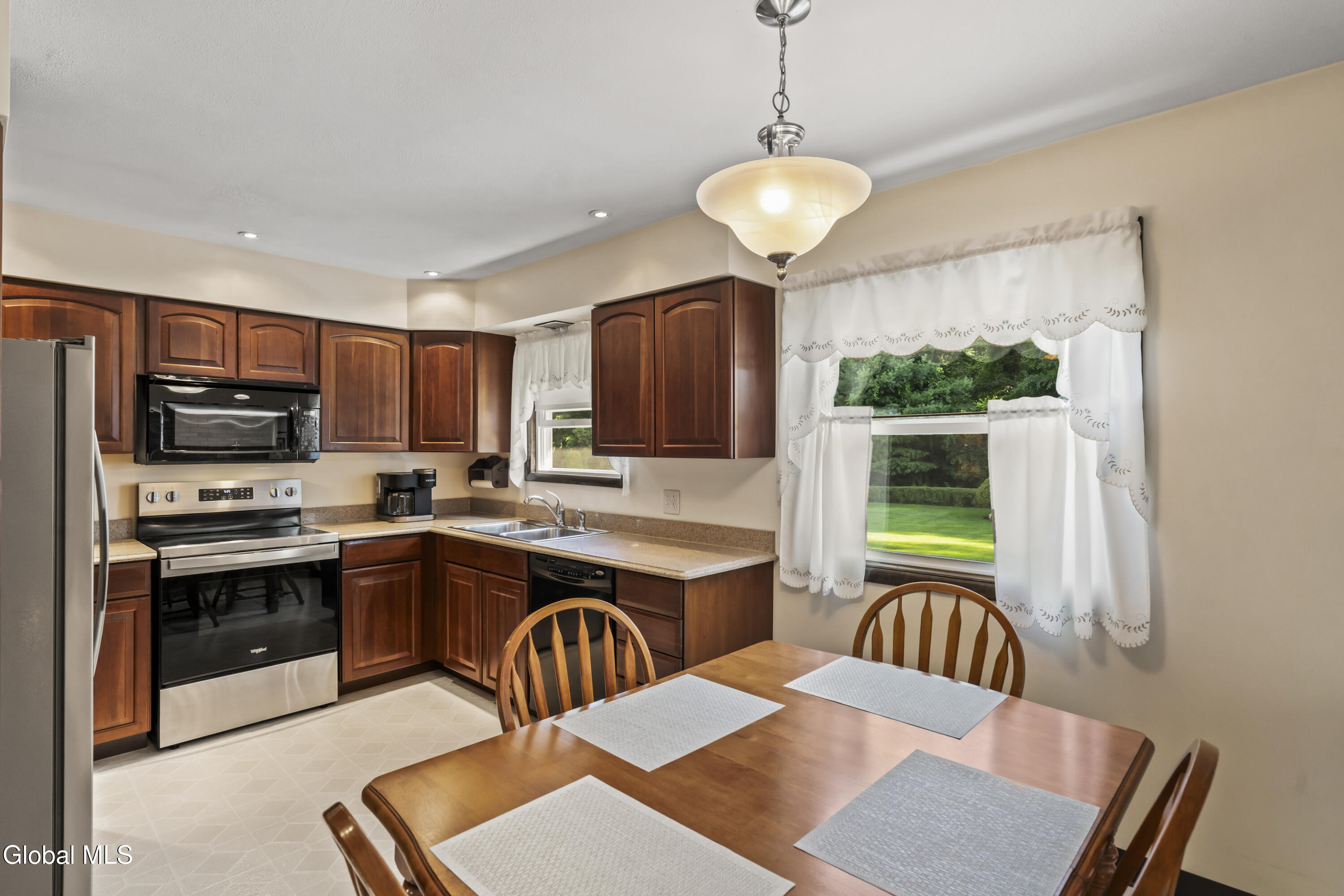 1046 Gates Drive Schenectady NY 12306