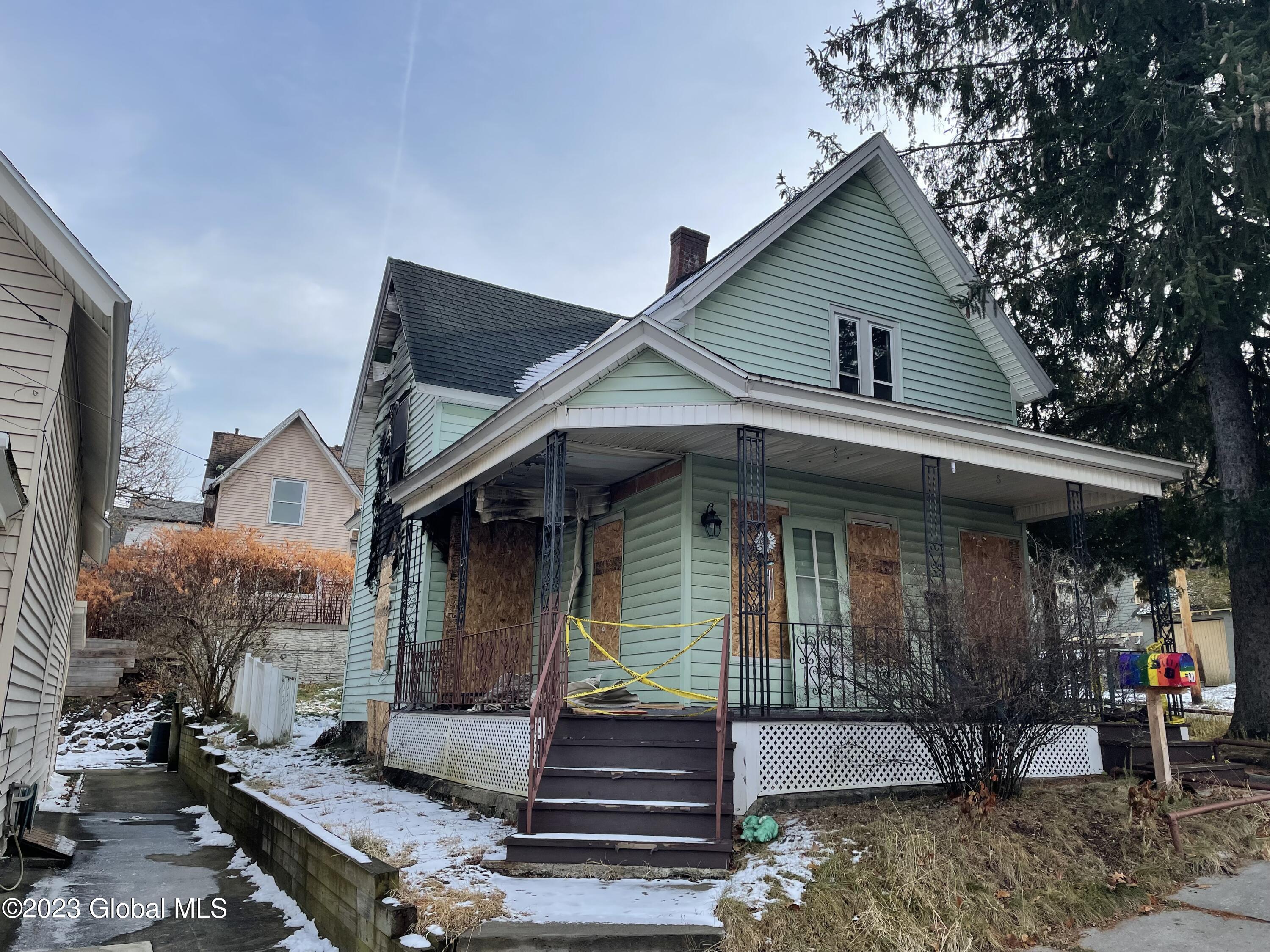 21 Bloomingdale Avenue Gloversville NY 12078