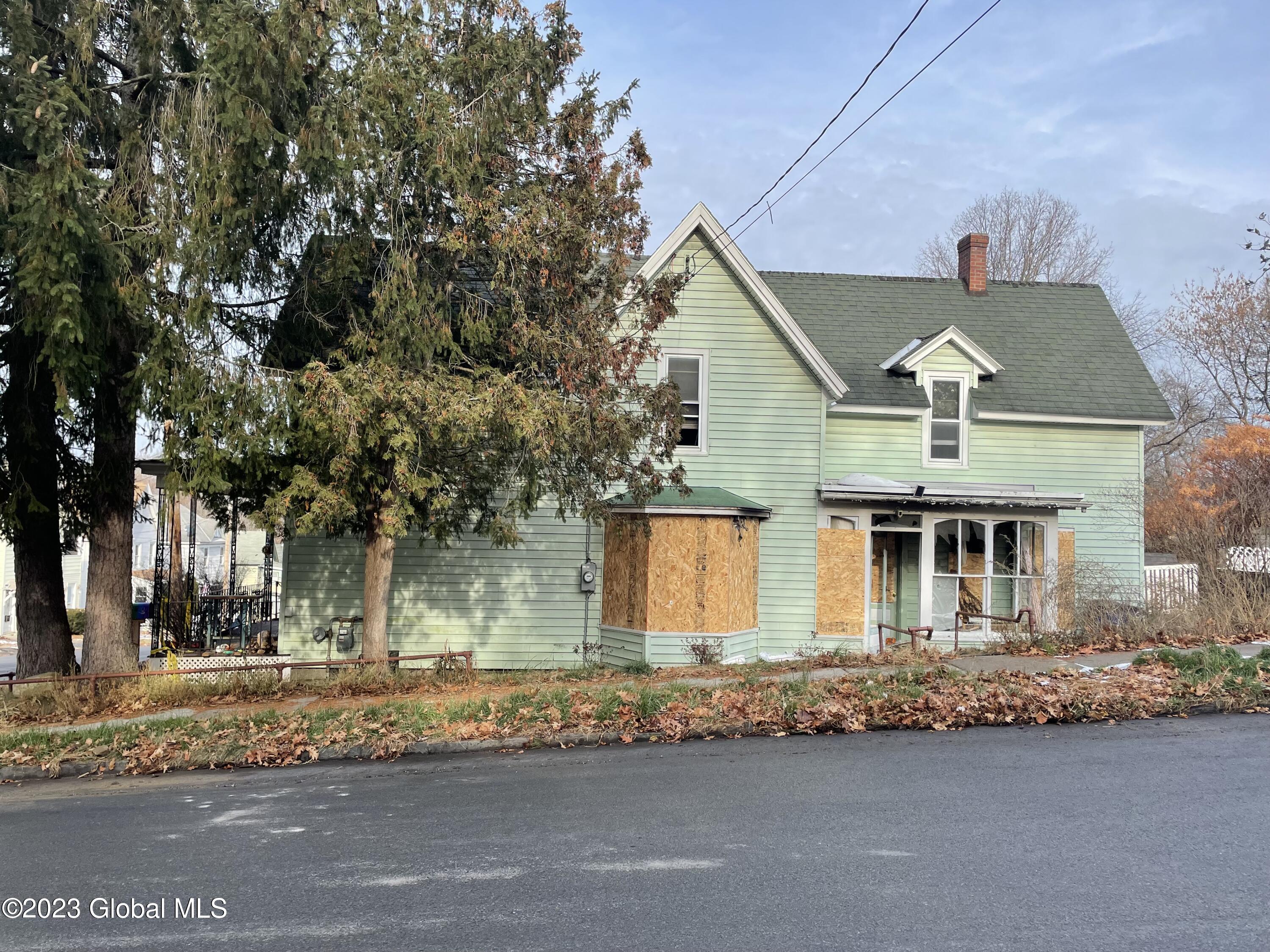 21 Bloomingdale Avenue Gloversville NY 12078
