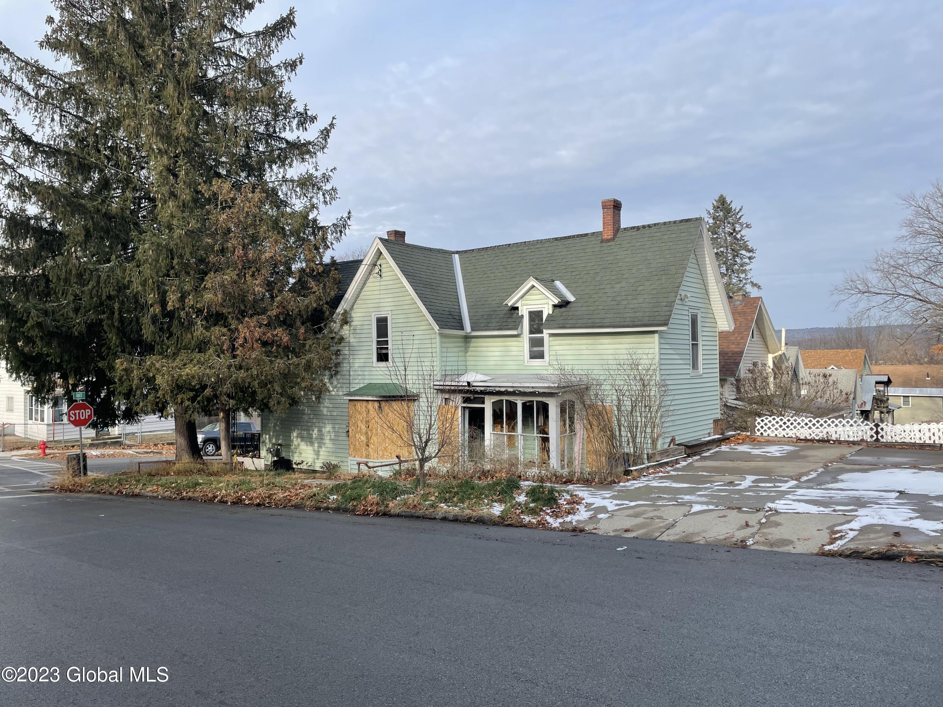 21 Bloomingdale Avenue Gloversville NY 12078