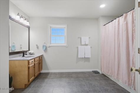 5 Edinburgh Drive East Schodack NY 12063