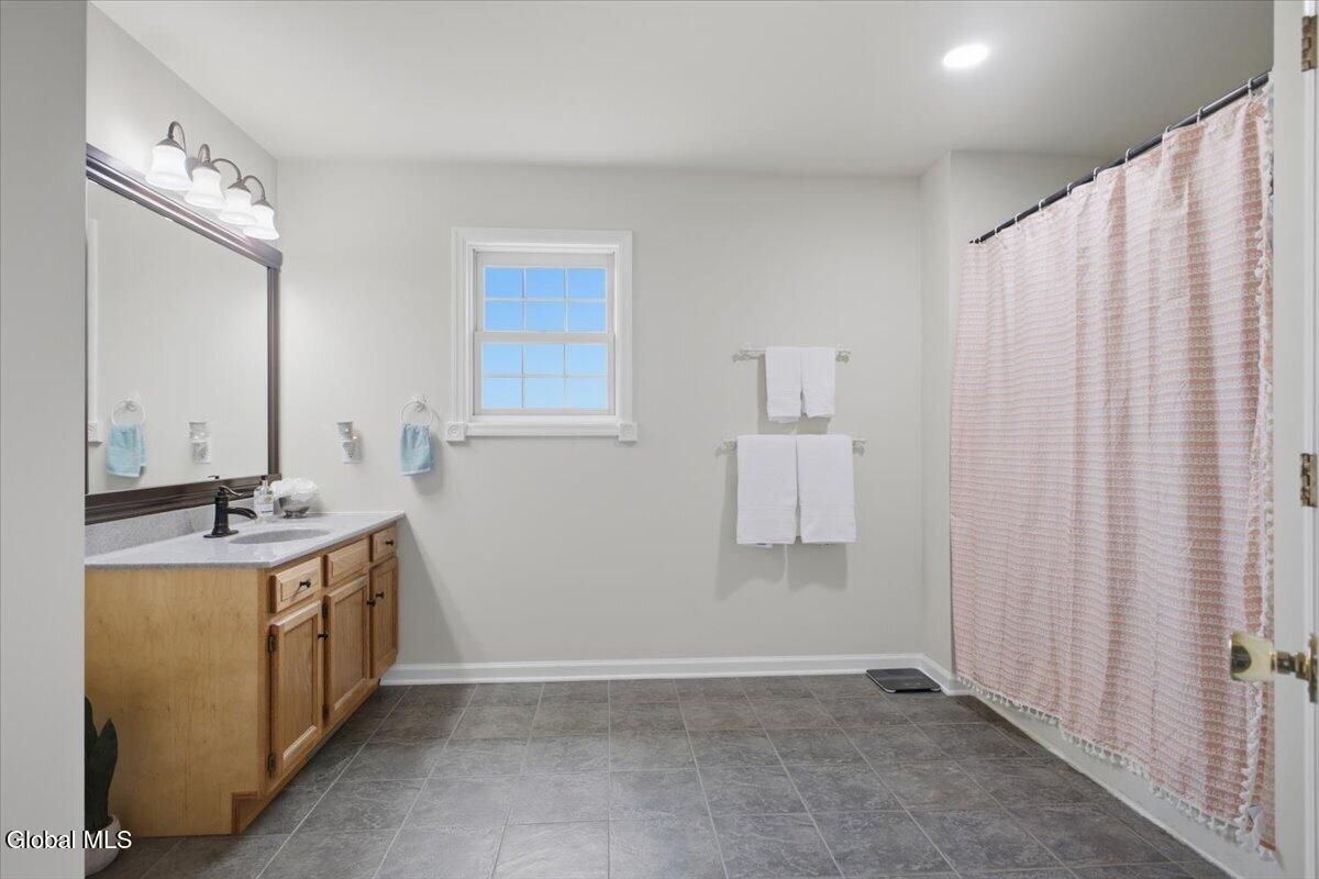 5 Edinburgh Drive East Schodack NY 12063