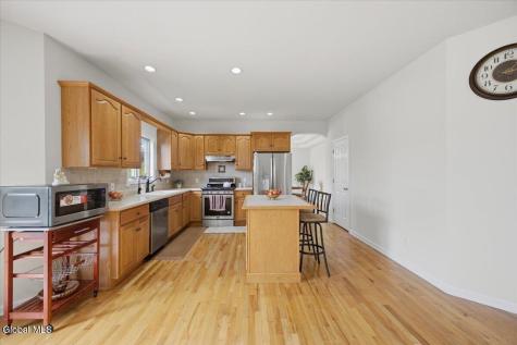 5 Edinburgh Drive East Schodack NY 12063
