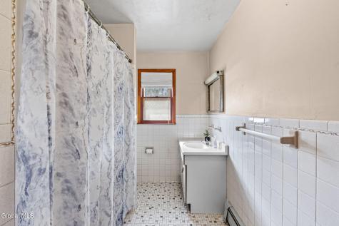 6 St Thomas Lane Schenectady NY 12304