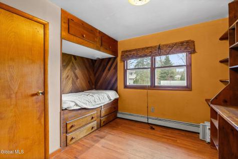 6 St Thomas Lane Schenectady NY 12304