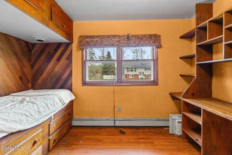 6 St Thomas Lane Schenectady NY 12304