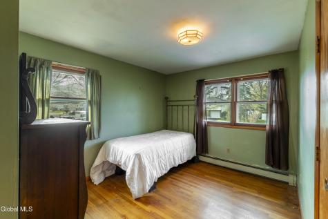 6 St Thomas Lane Schenectady NY 12304
