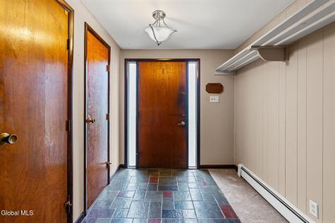 6 St Thomas Lane Schenectady NY 12304