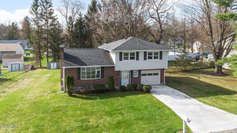 6 St Thomas Lane Schenectady NY 12304