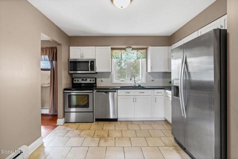 6 St Thomas Lane Schenectady NY 12304