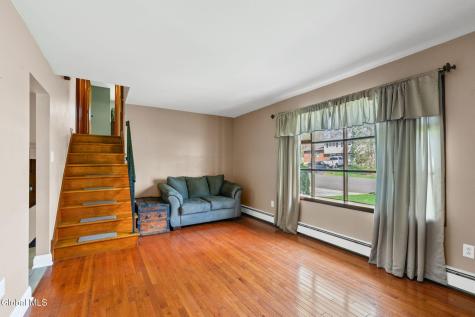 6 St Thomas Lane Schenectady NY 12304