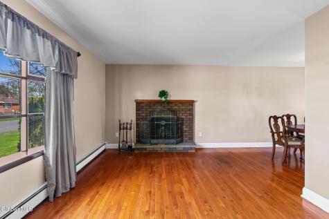 6 St Thomas Lane Schenectady NY 12304