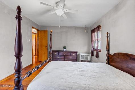 6 St Thomas Lane Schenectady NY 12304