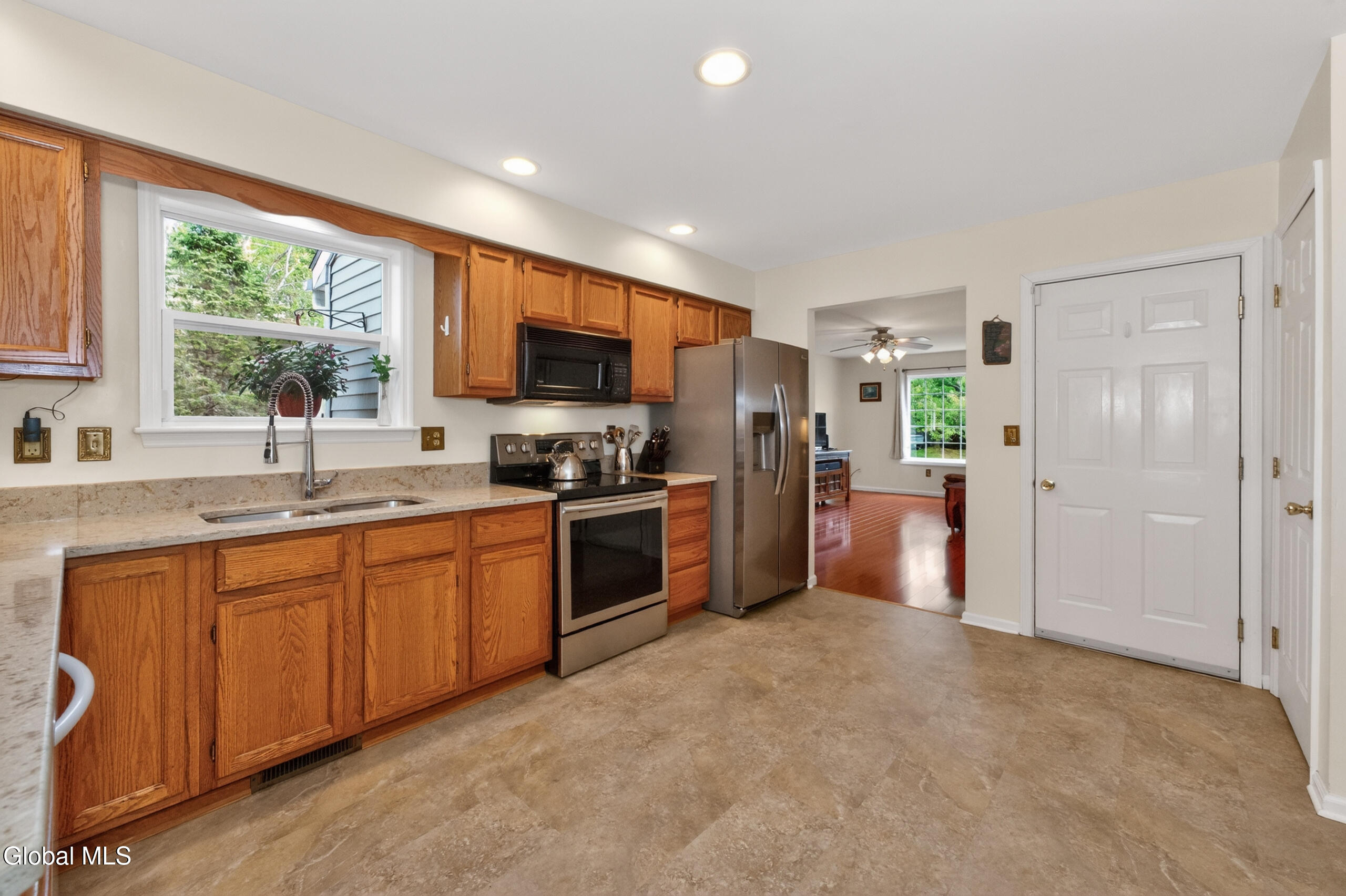 5 Center Court Clifton Park NY 12065