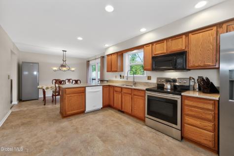 5 Center Court Clifton Park NY 12065