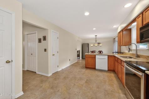 5 Center Court Clifton Park NY 12065