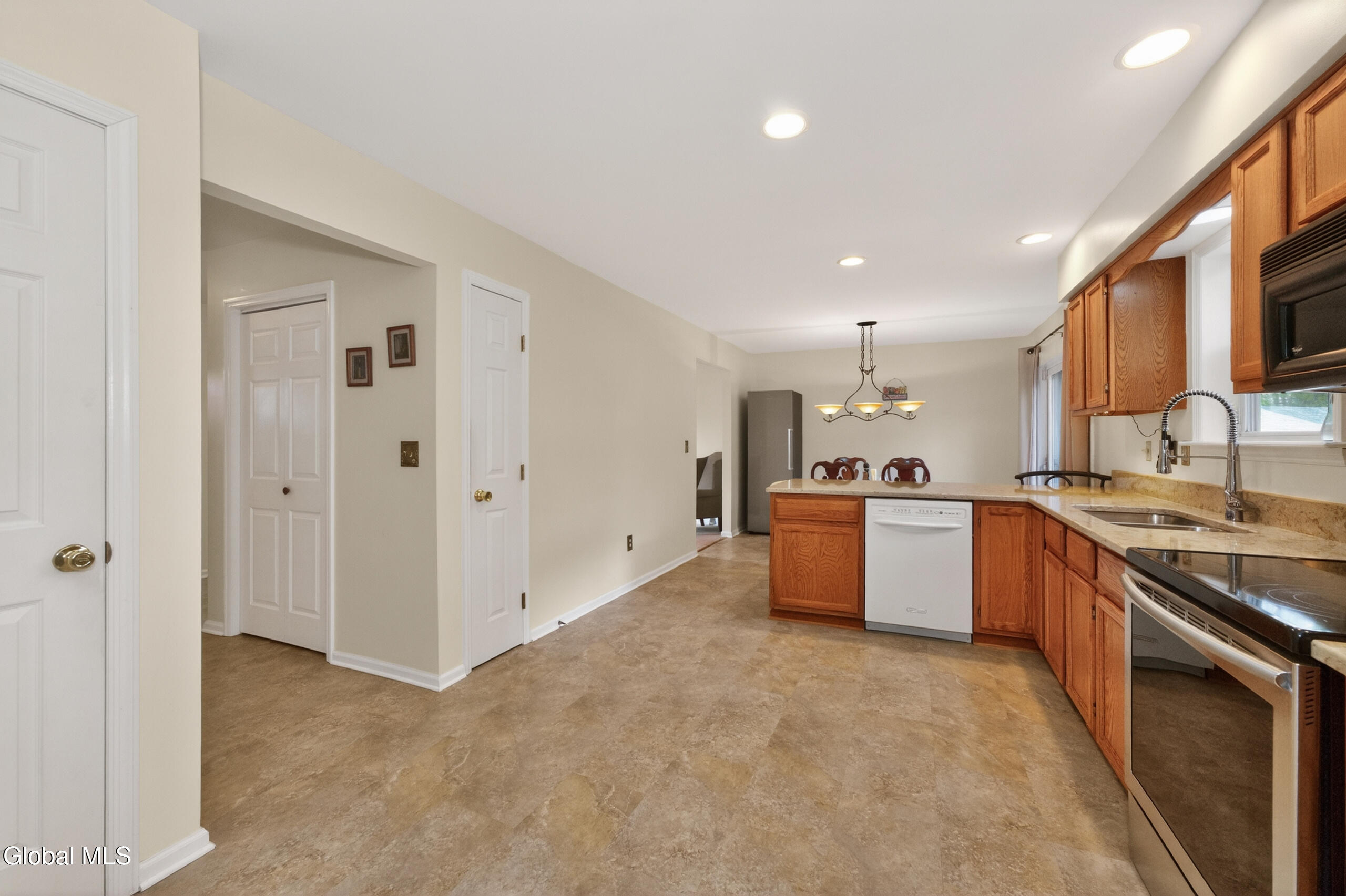 5 Center Court Clifton Park NY 12065