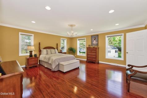 5 Center Court Clifton Park NY 12065