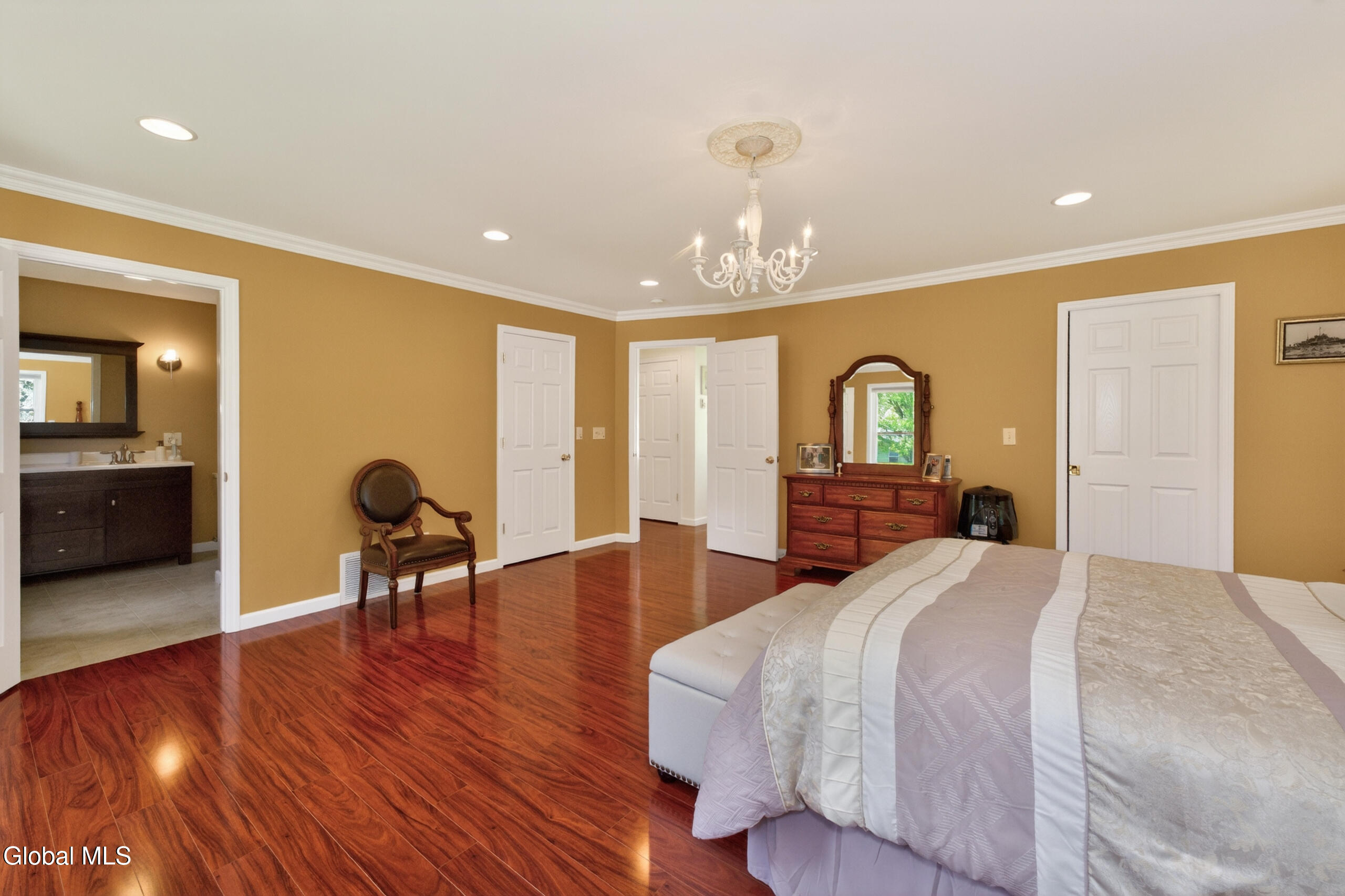 5 Center Court Clifton Park NY 12065