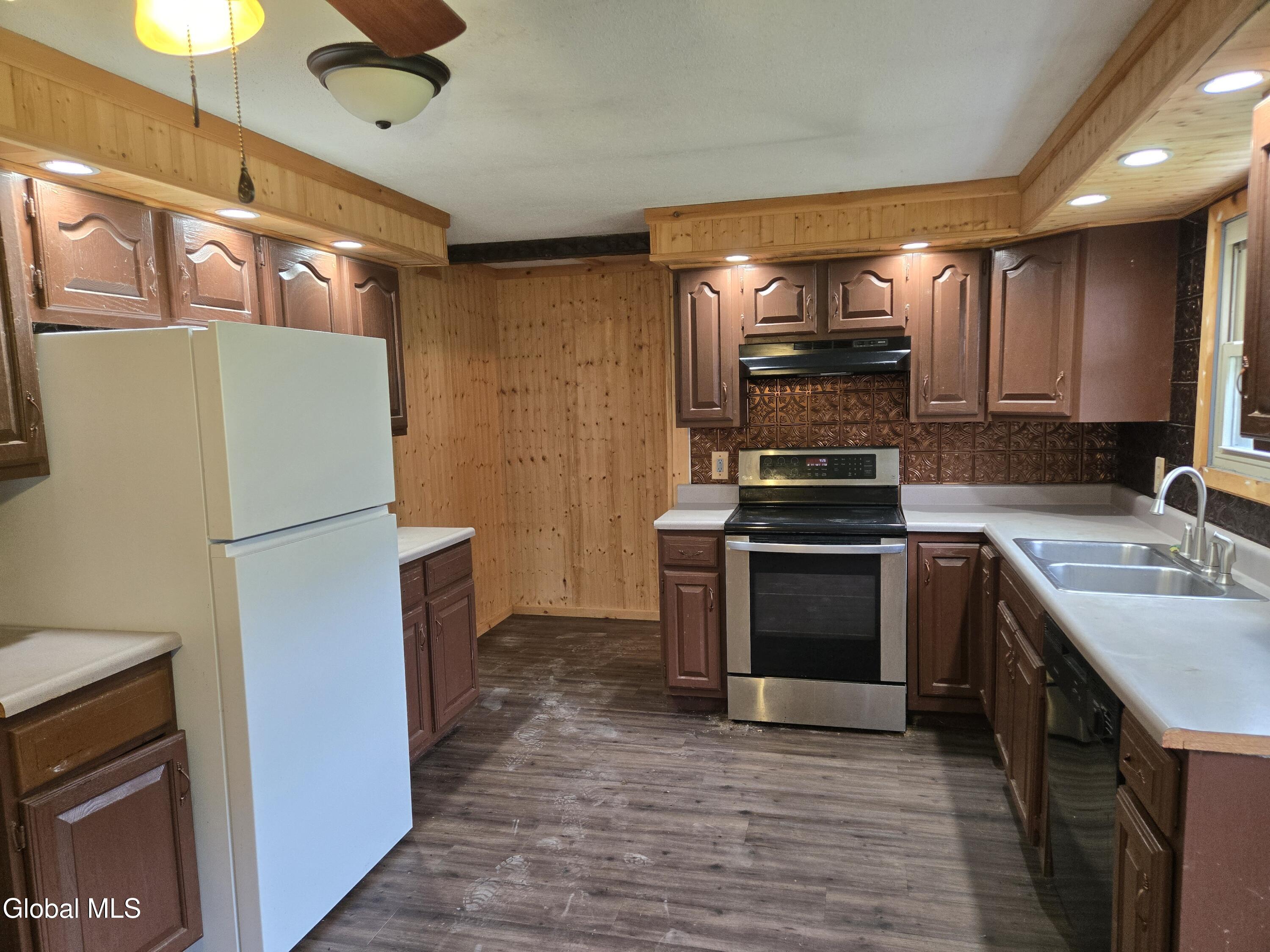 109 Blanchard Loop Gloversville NY 12078
