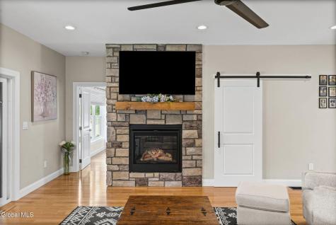 1 Londonderry Way Colonie NY 12309