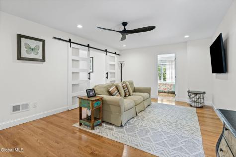 1 Londonderry Way Colonie NY 12309