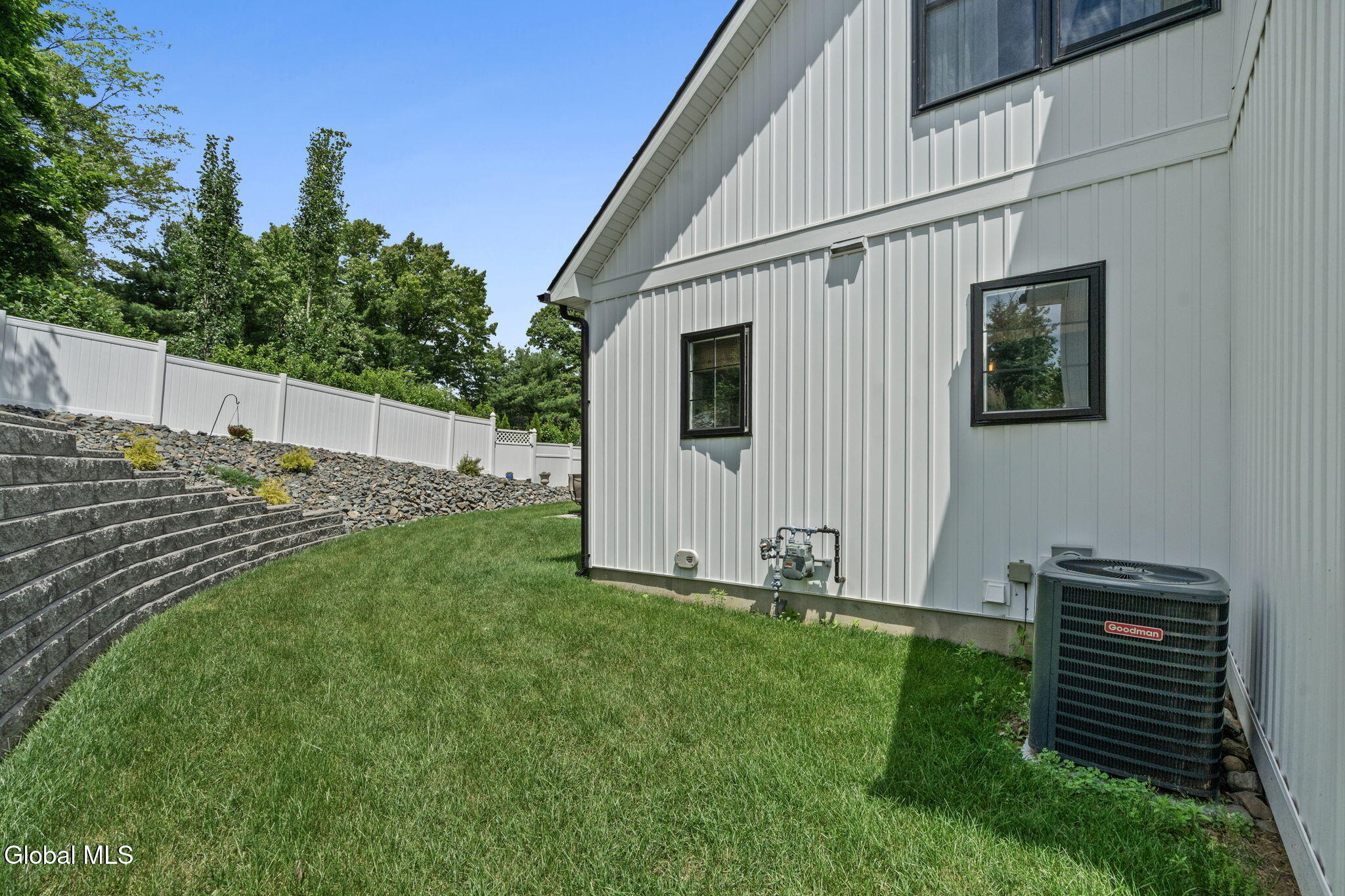 1 Londonderry Way Colonie NY 12309