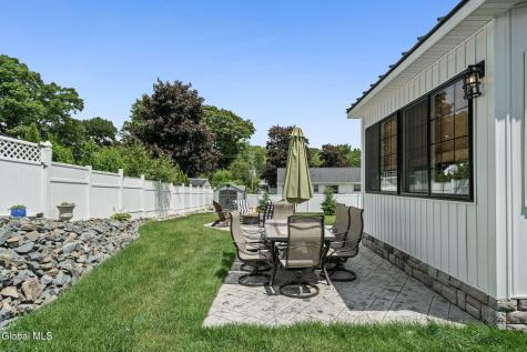 1 Londonderry Way Colonie NY 12309