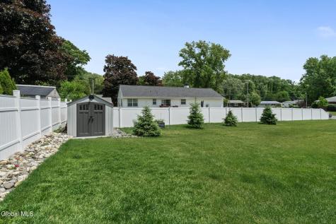 1 Londonderry Way Colonie NY 12309
