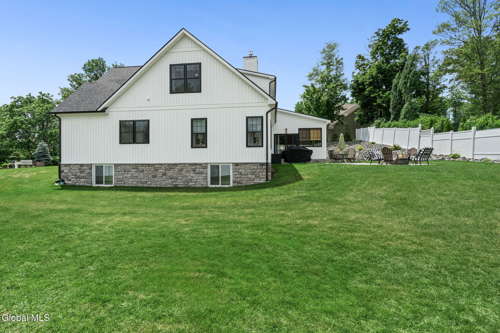 1 Londonderry Way Colonie NY 12309
