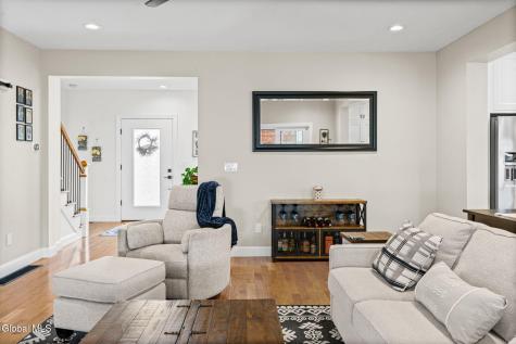 1 Londonderry Way Colonie NY 12309