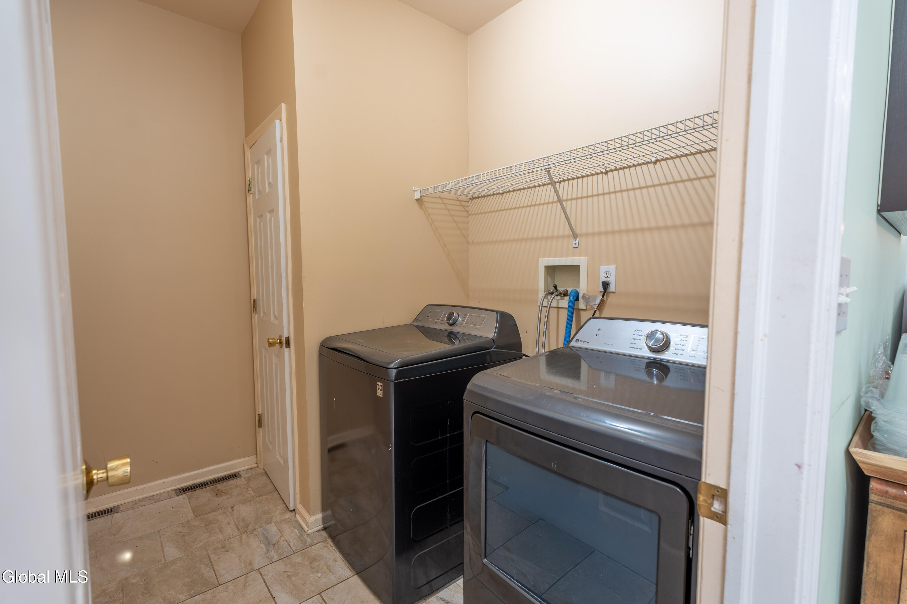 12 Sarah Court Colonie NY 12205