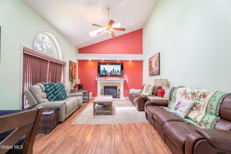 12 Sarah Court Colonie NY 12205