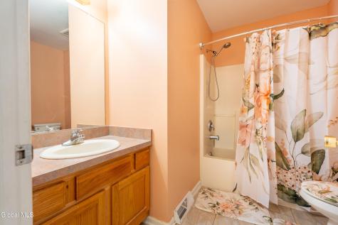 12 Sarah Court Colonie NY 12205