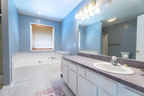 12 Sarah Court Colonie NY 12205