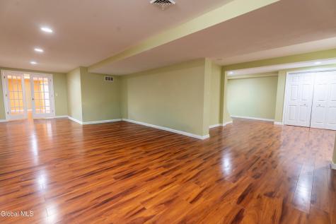 12 Sarah Court Colonie NY 12205